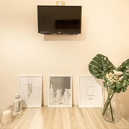 Mirella S Cozy In Center Town Apartment